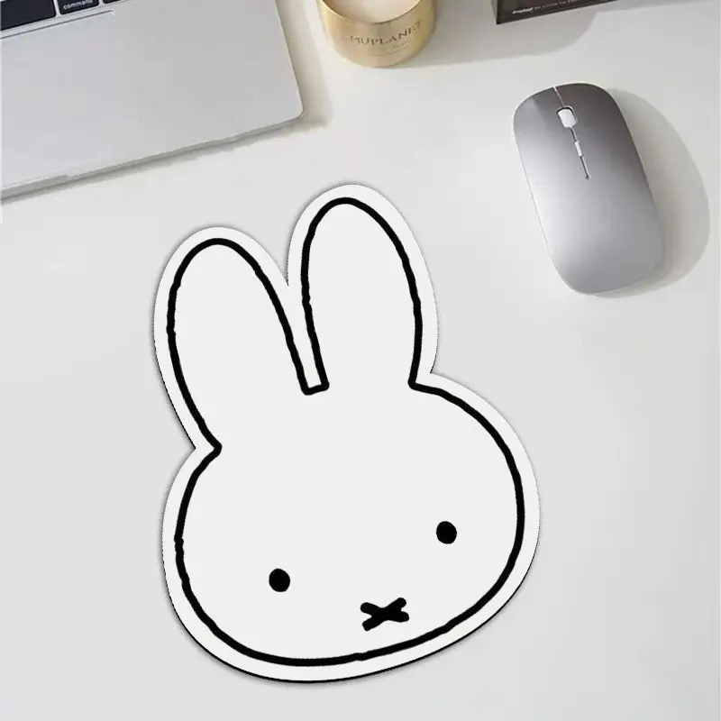 Kawaii Miffy Konijnvormige Mui - Esports Gaming Desk recensie en prijs